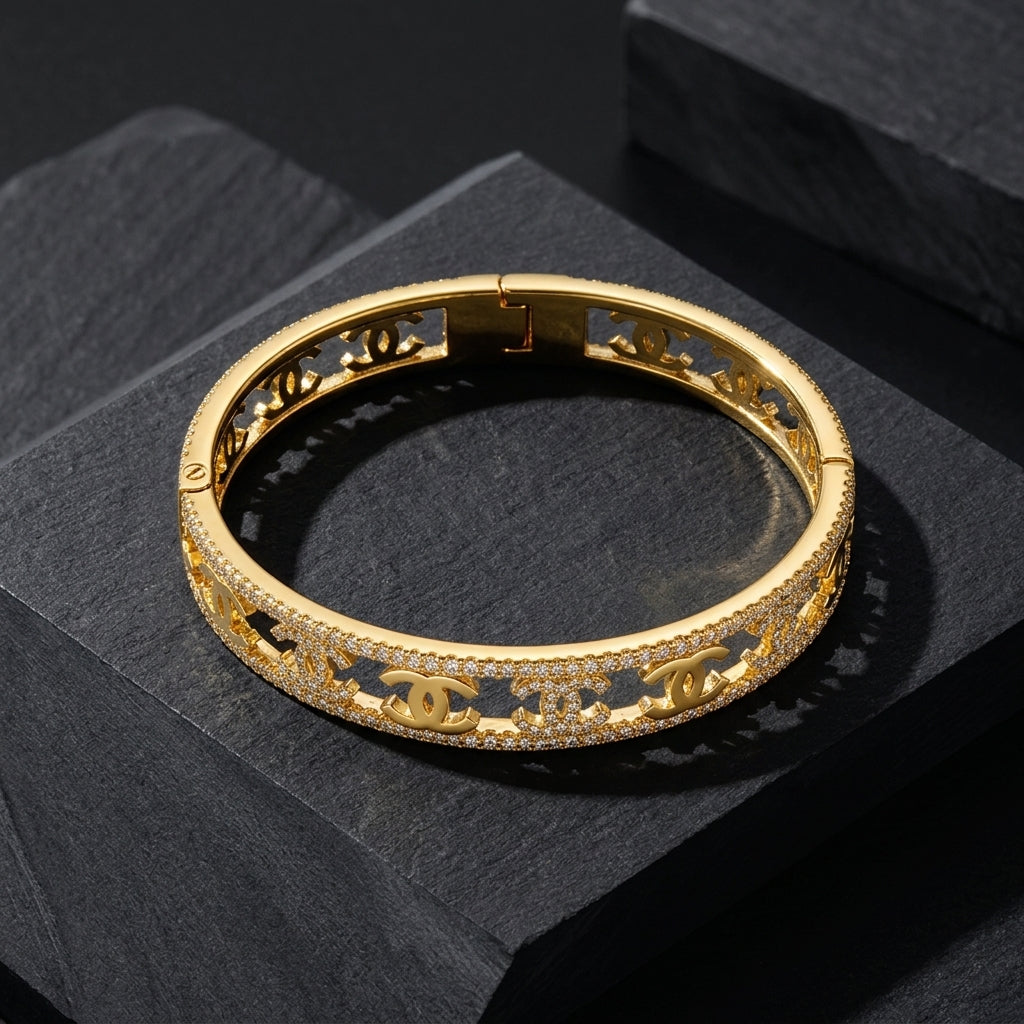 Iconic Charm Bracelet GLITZORA