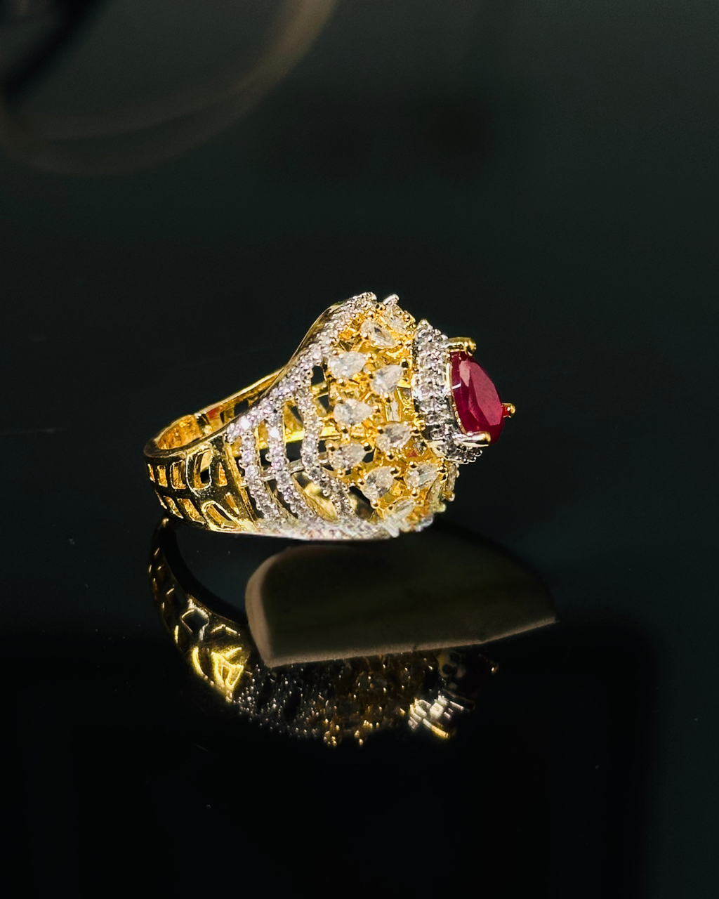 Luxurious Red Stone Cluster Ring