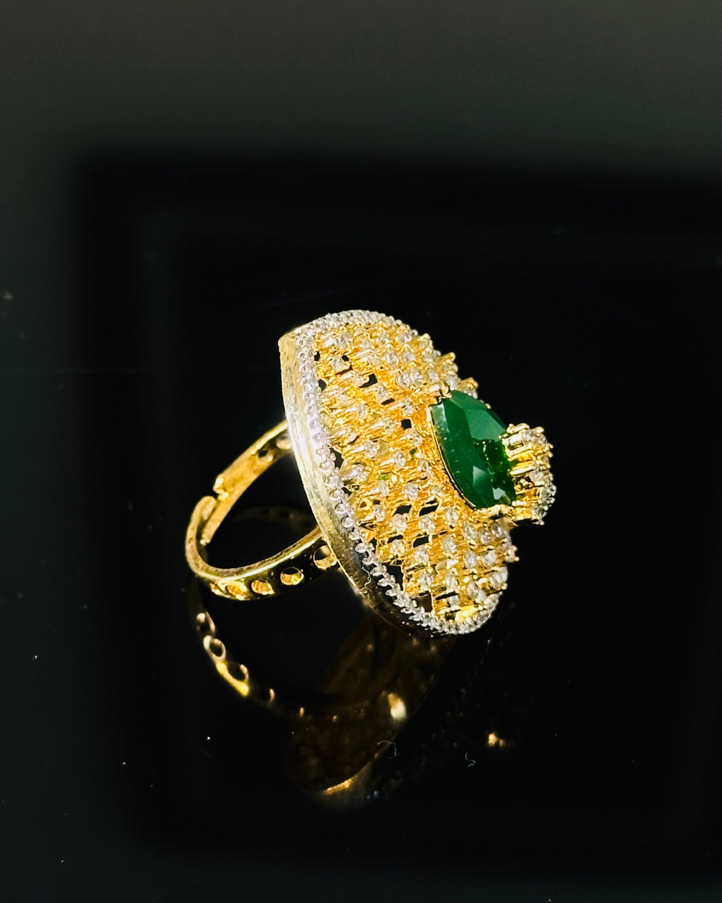 Pretty Center Stone Sparkle Ring