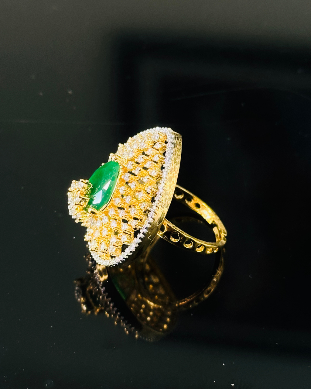 Pretty Center Stone Sparkle Ring