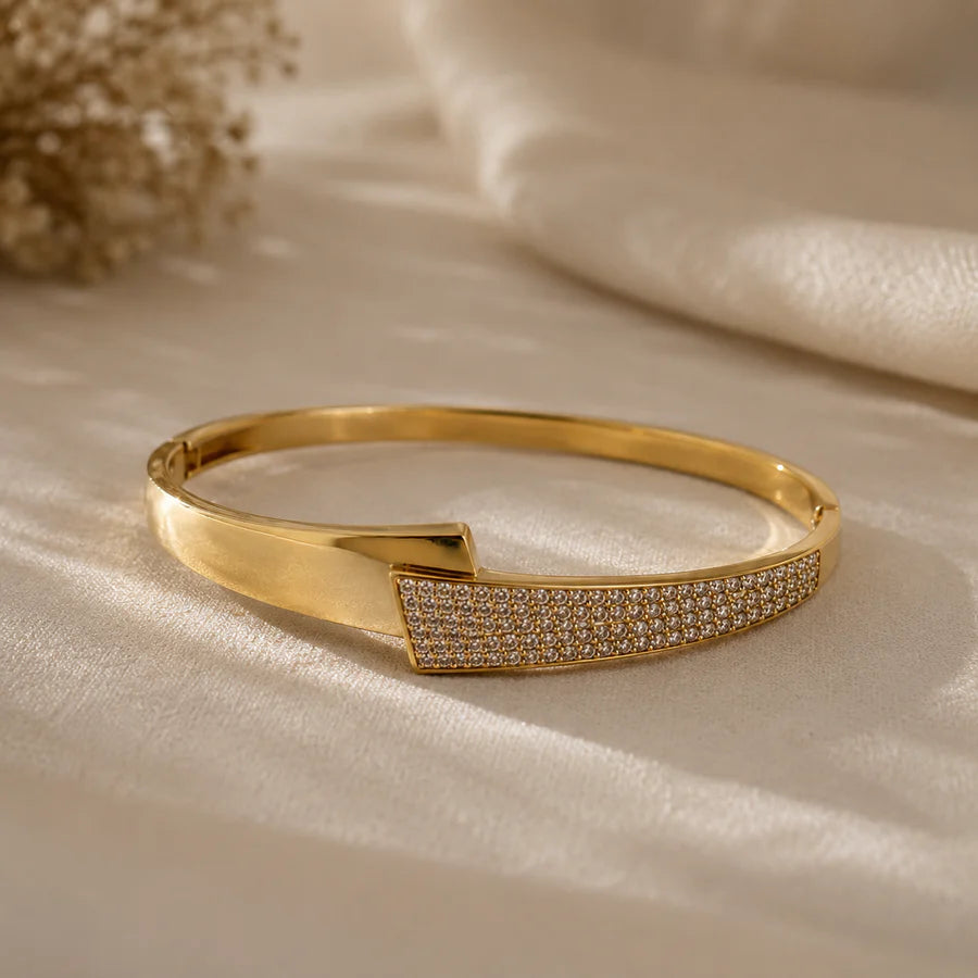 Radiant Edge Bracelet GLITZORA