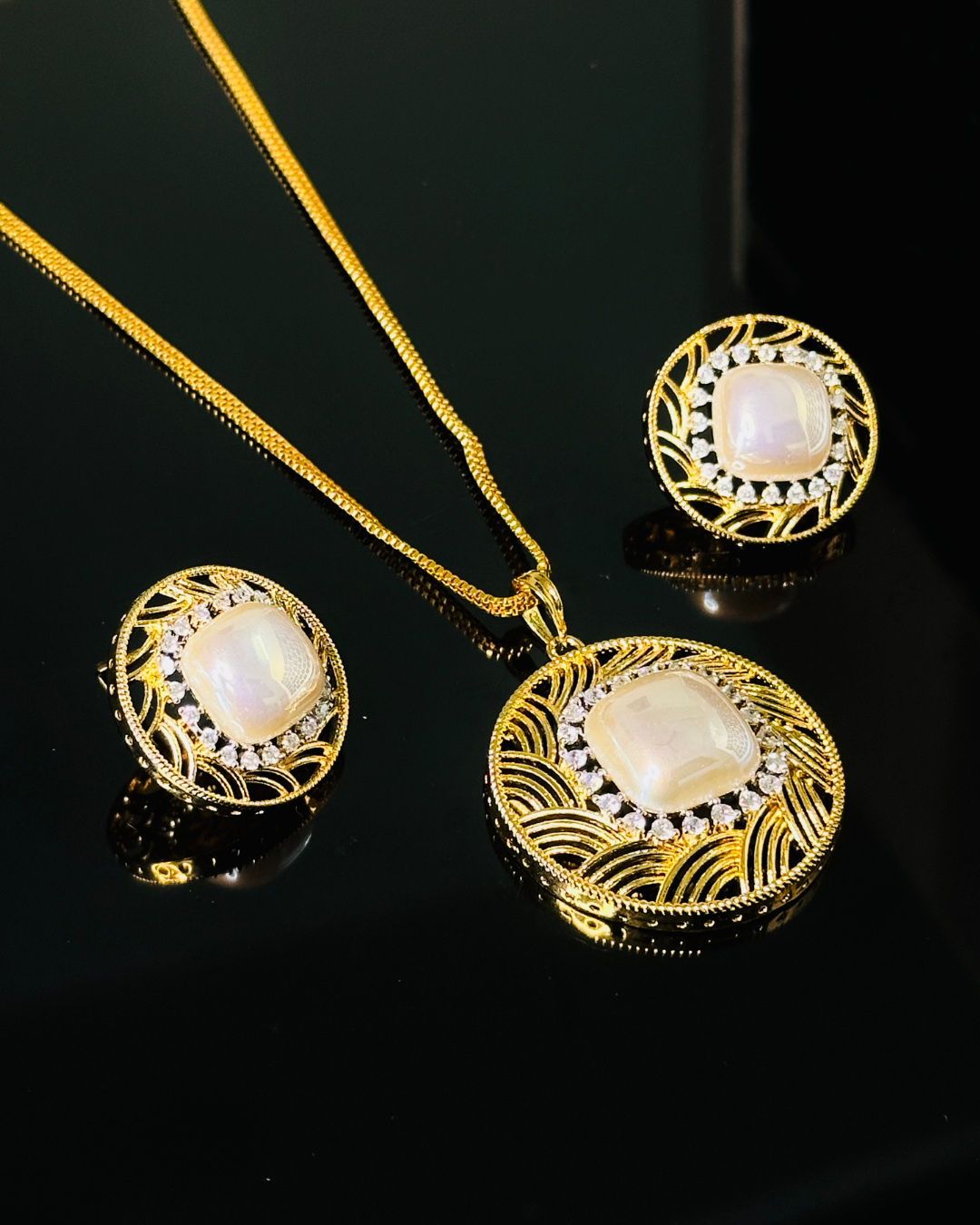 Radiant Pearl Halo Set