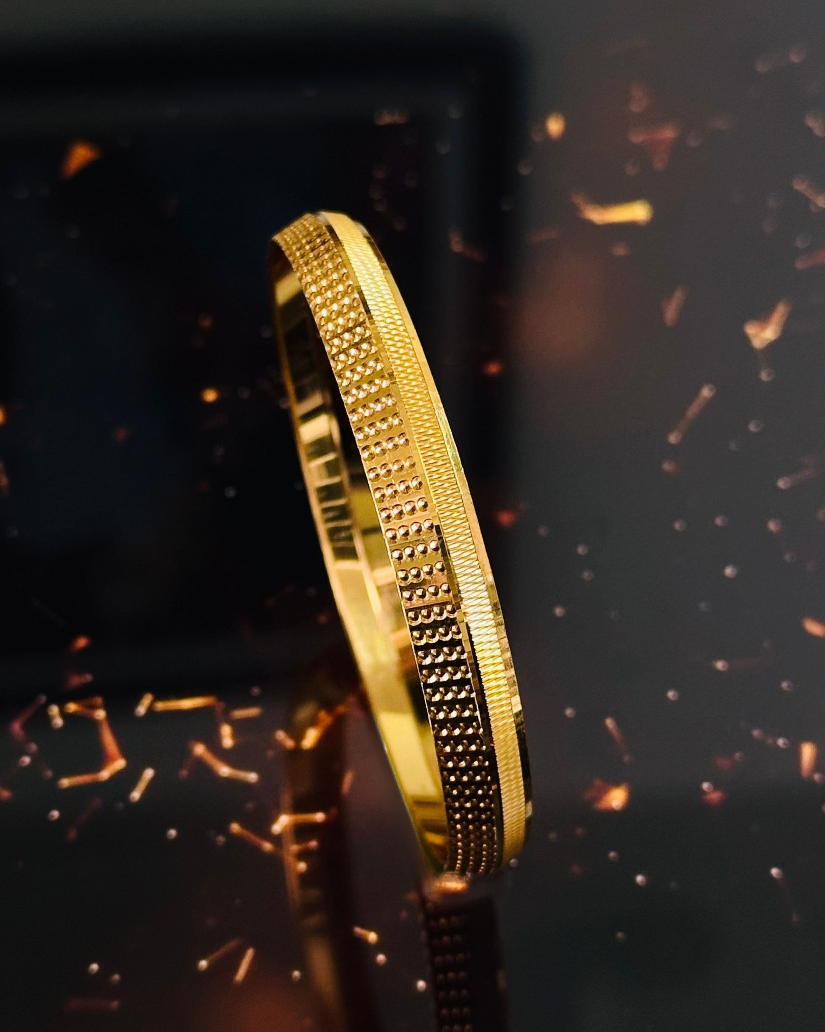 Signature Pattern Gold Kada