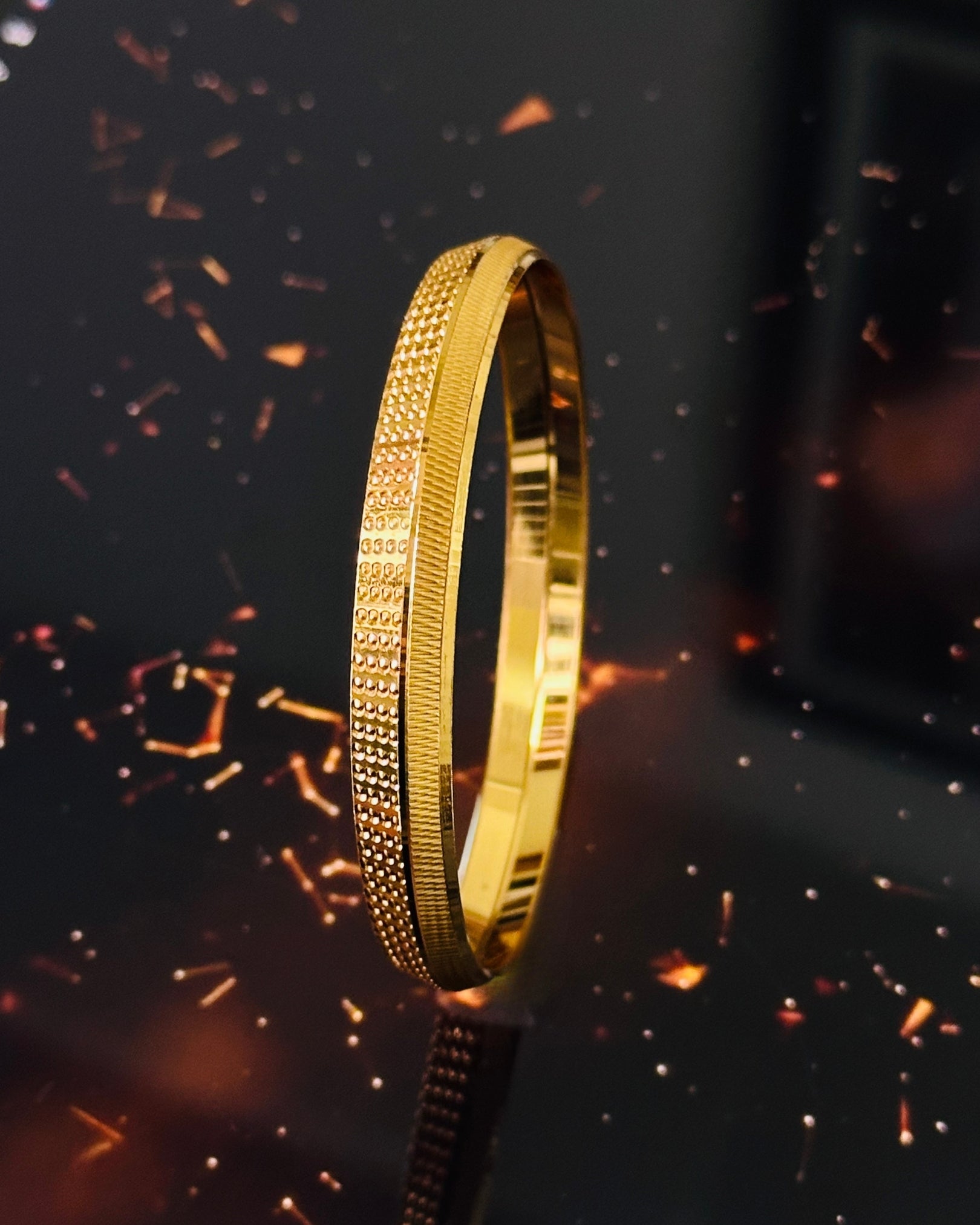 Signature Pattern Gold Kada