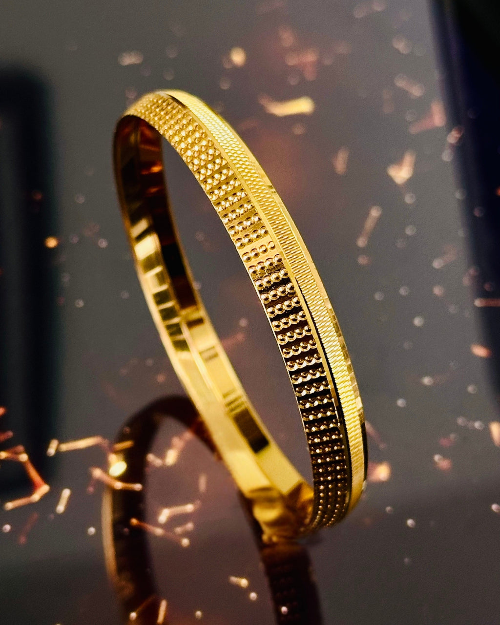 Signature Pattern Gold Kada