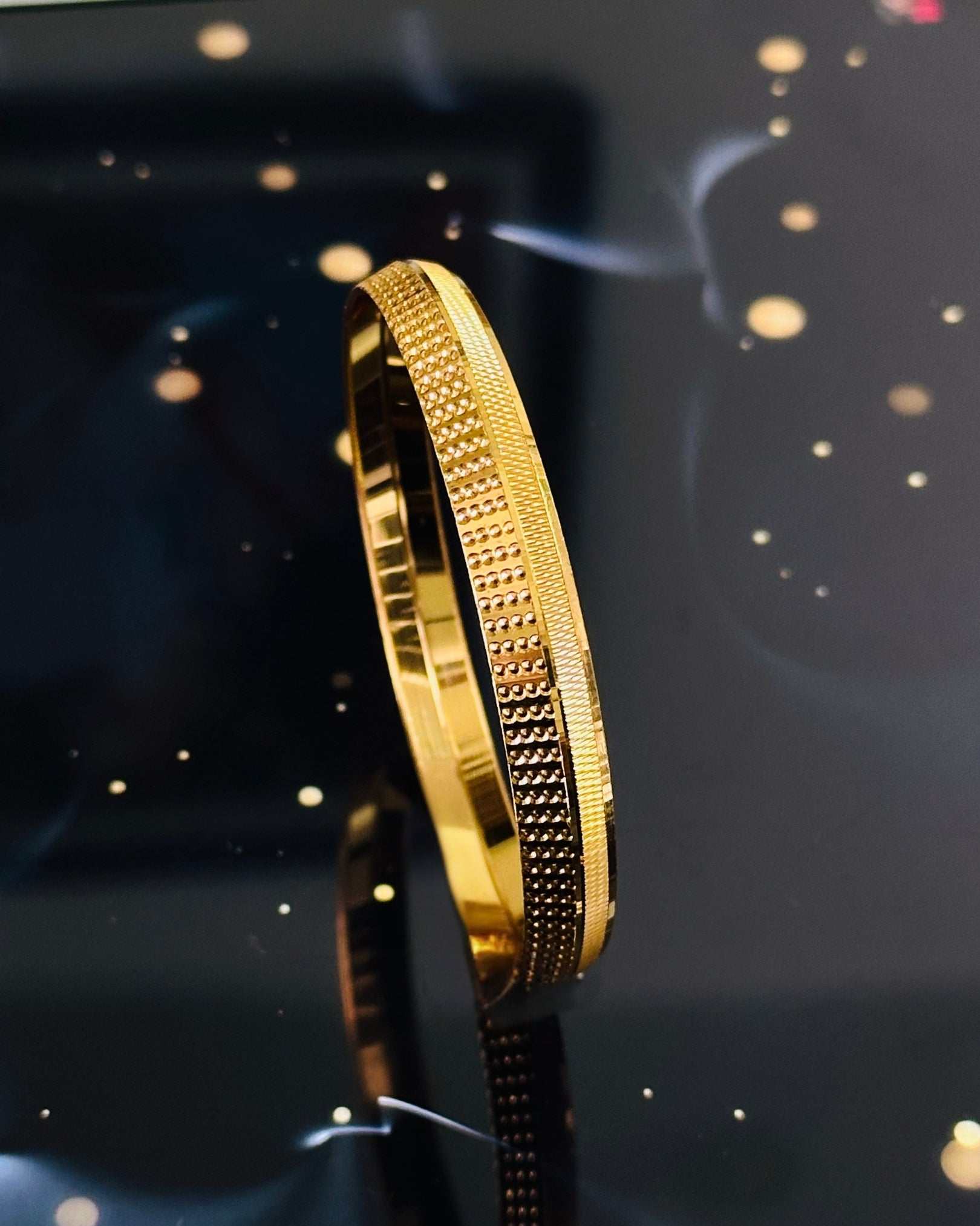 Signature Pattern Gold Kada