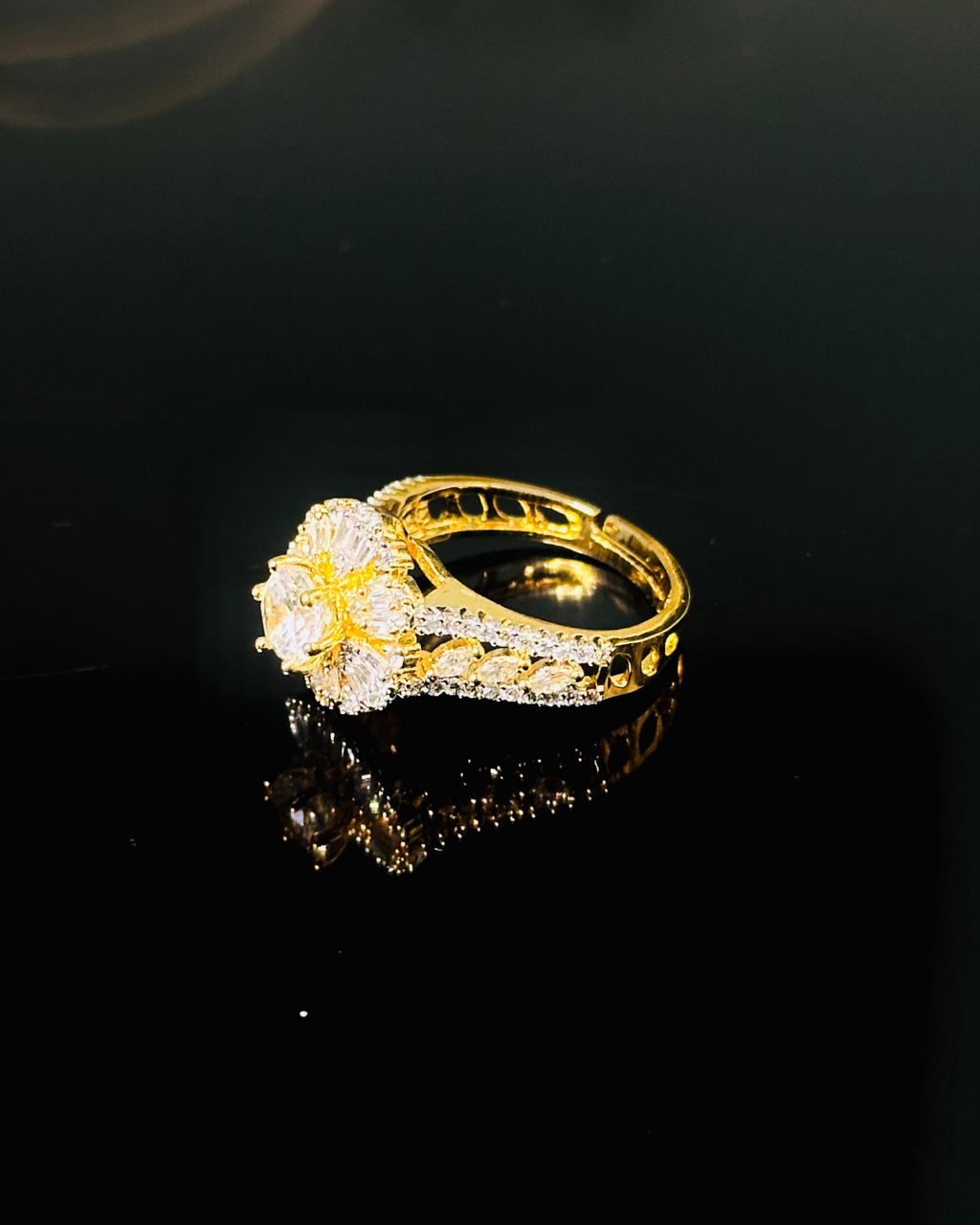 Sparkling Gold Flower ring